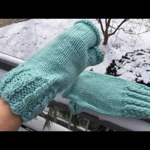 Handknit mint green fingerless gloves